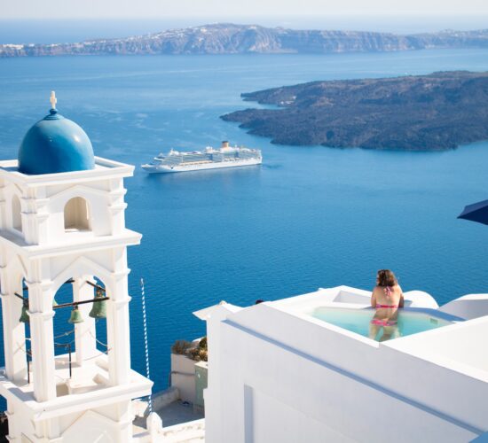 Island Hopping in Greece : Honeymoons in Santorini