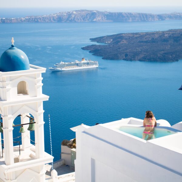 Island Hopping in Greece : Honeymoons in Santorini