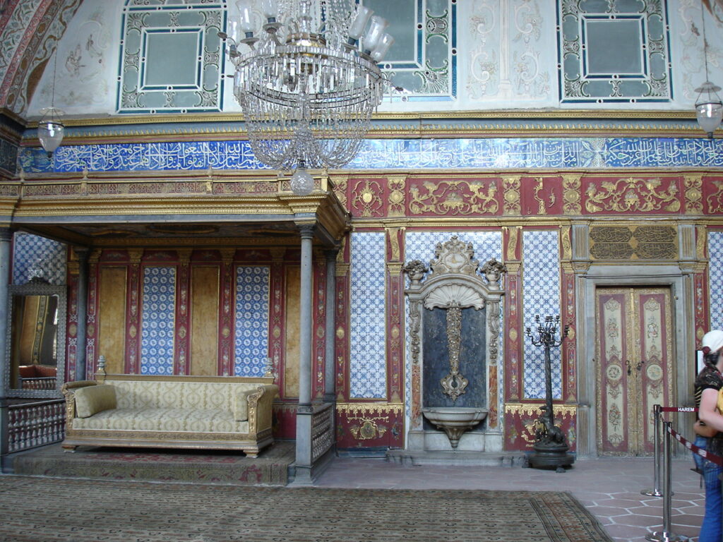 El harén imperial otomano Harén otomano en el Palacio de Topkapi - Salón principal