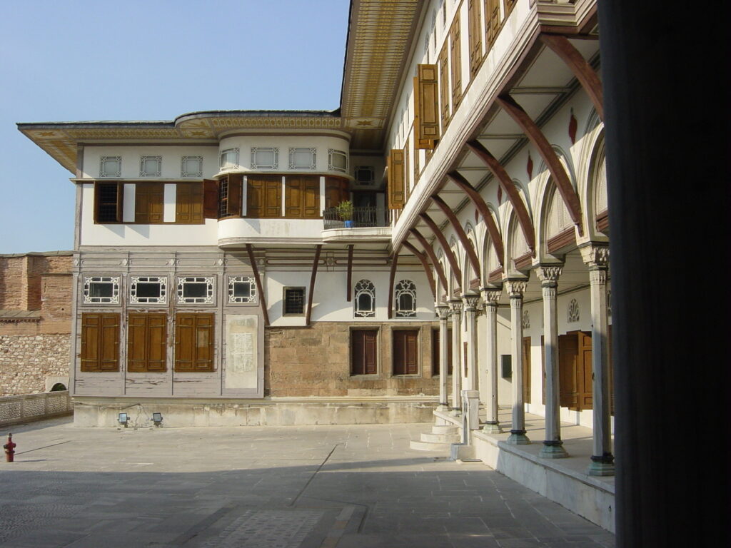 El harén imperial otomano : el patio de los favoritos. Fotografía de: Giovanni Dall’Orto