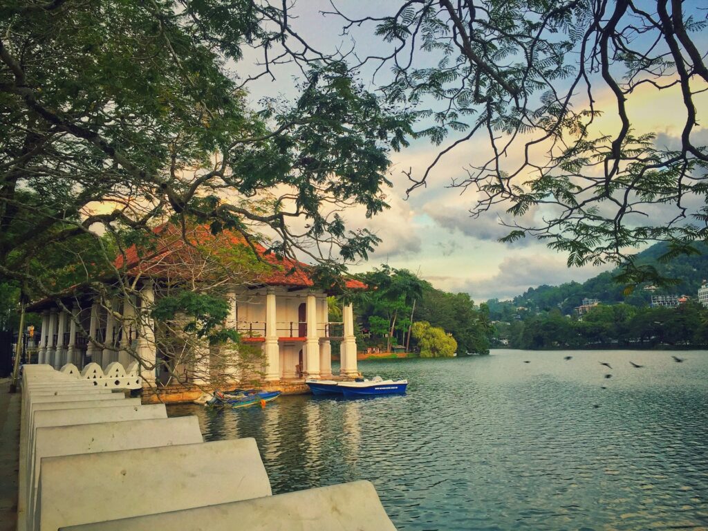 Best Things to Do in Kandy / Kandy Lake