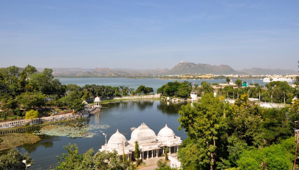 Best Places to Visit in Udaipur / Lake Pichola
