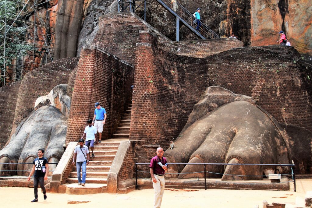 Best Places to Visit in Sigiriya / Lion's Paw 