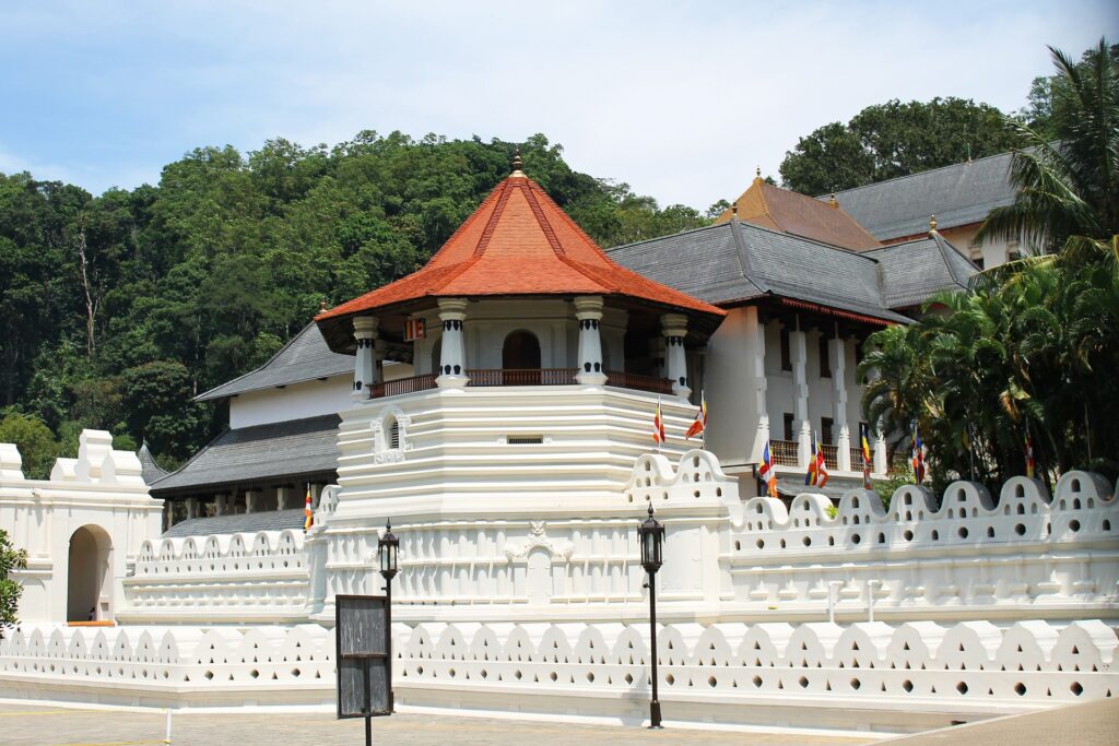 Best Things to Do in Kandy / Temple of Tooth