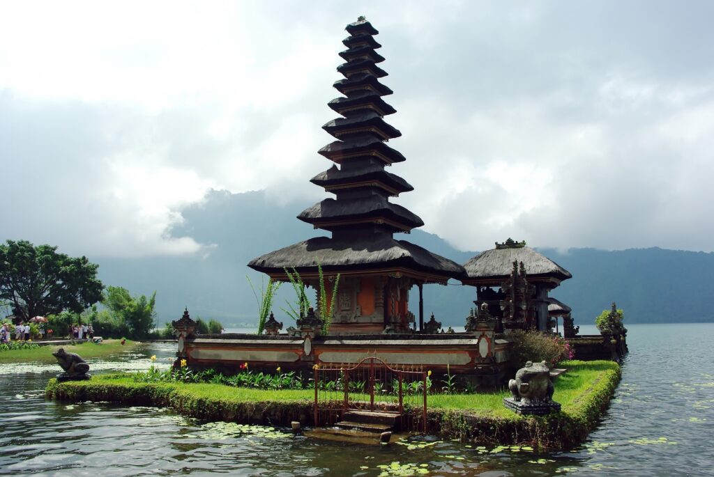 Best Things to Do in Bali in 2024 / Pura Ulun Danu Bratan Temple