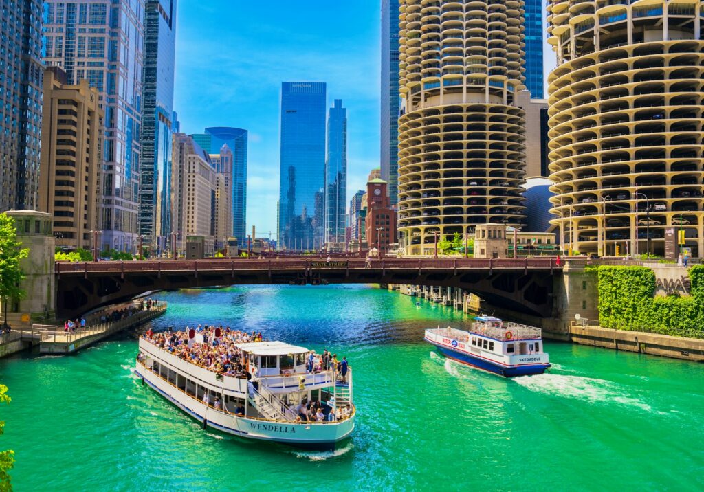 14 Best Places to Visit in Chicago / Chicago Riverwalk